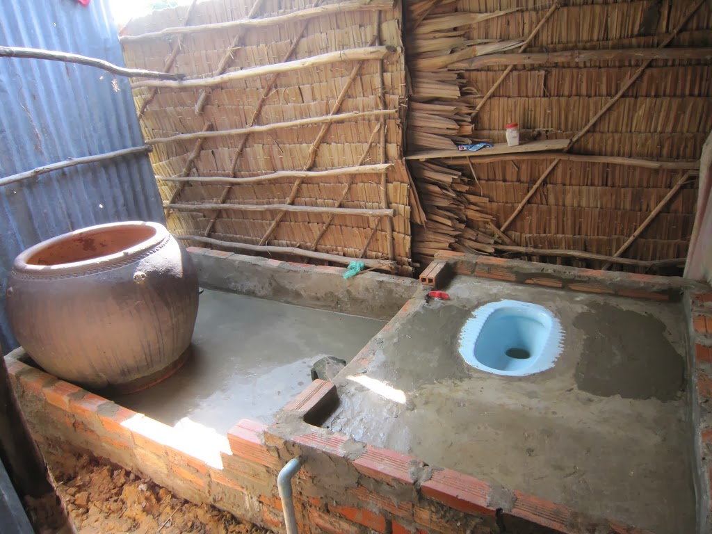 Mơ thấy sửa lại hố xí - Chiêm bao thấy sửa lại hố xí đánh con gì?