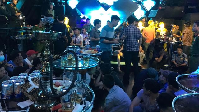 Mơ thấy quán rượu ngoài trời – Giải mộng chiêm bao thấy quán rượu đánh con gì?