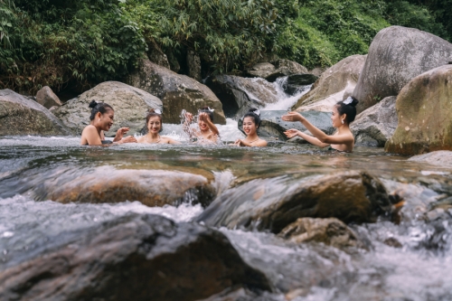 Mơ thấy Tắm Suối điềm báo gì, số mấy?